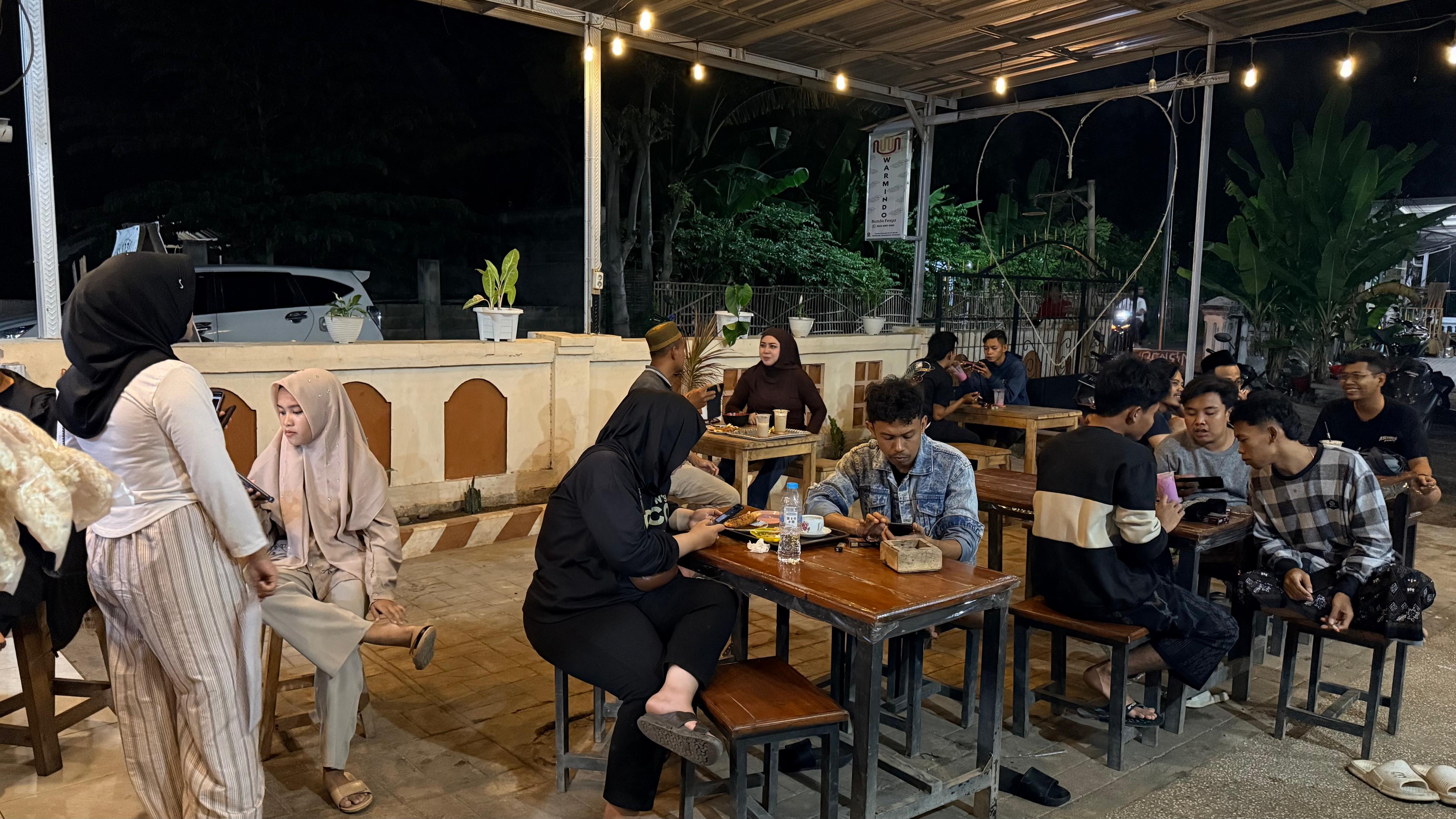 Suasana Warmindo Bunda Fesya